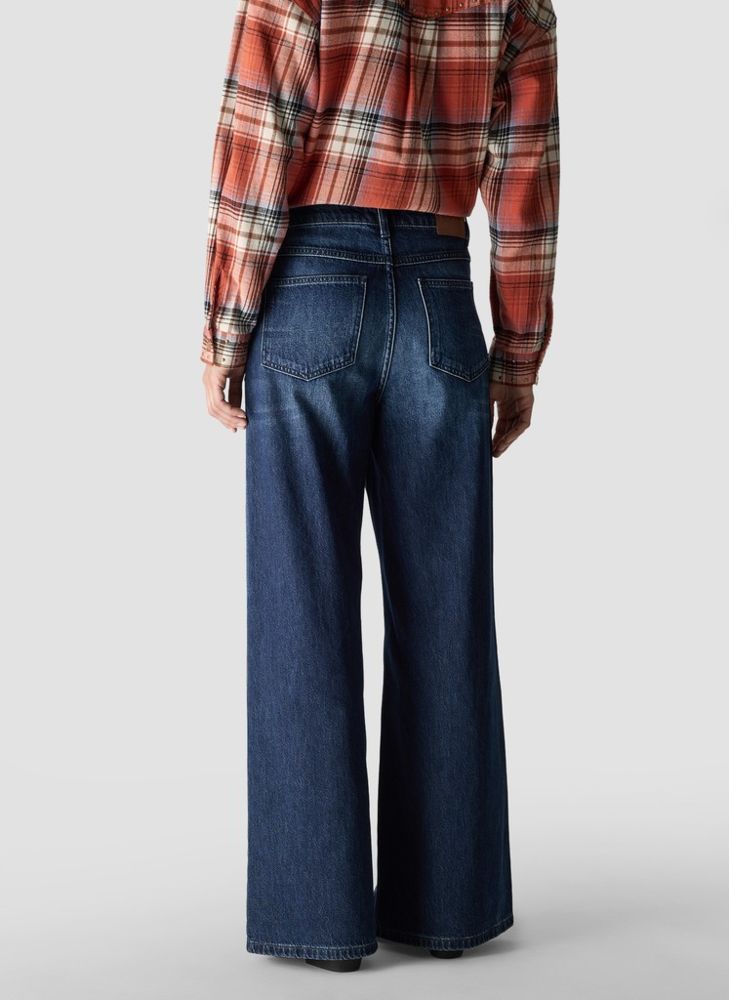 Jeans in denimblau mit weitem Bein
