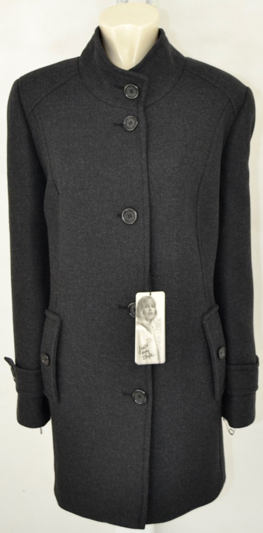 Warme Wolljacke in anthrazit mit Struktur