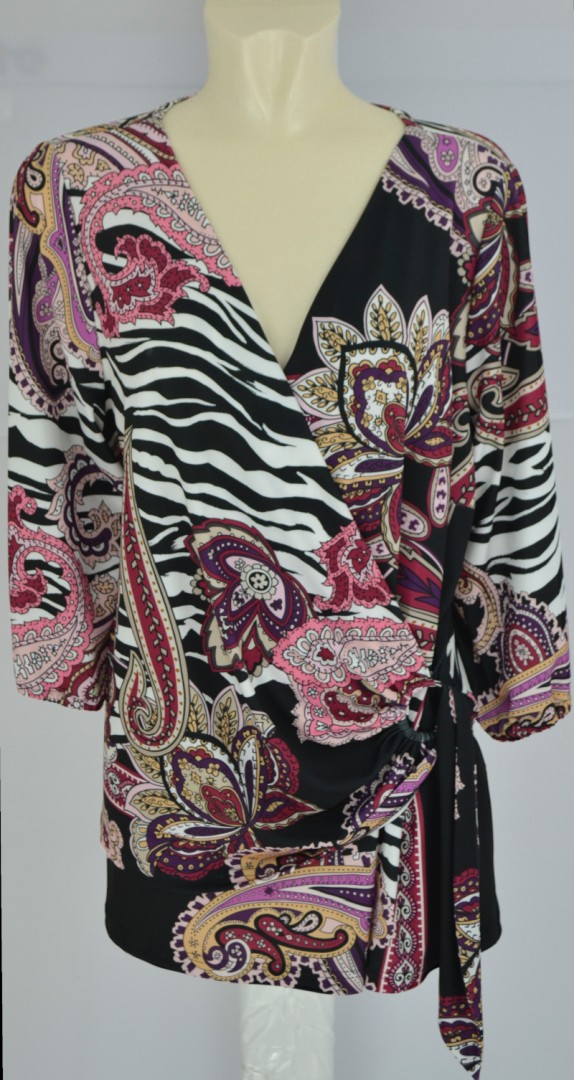 Blusenshirt in schwarz-granatapfel gemustert