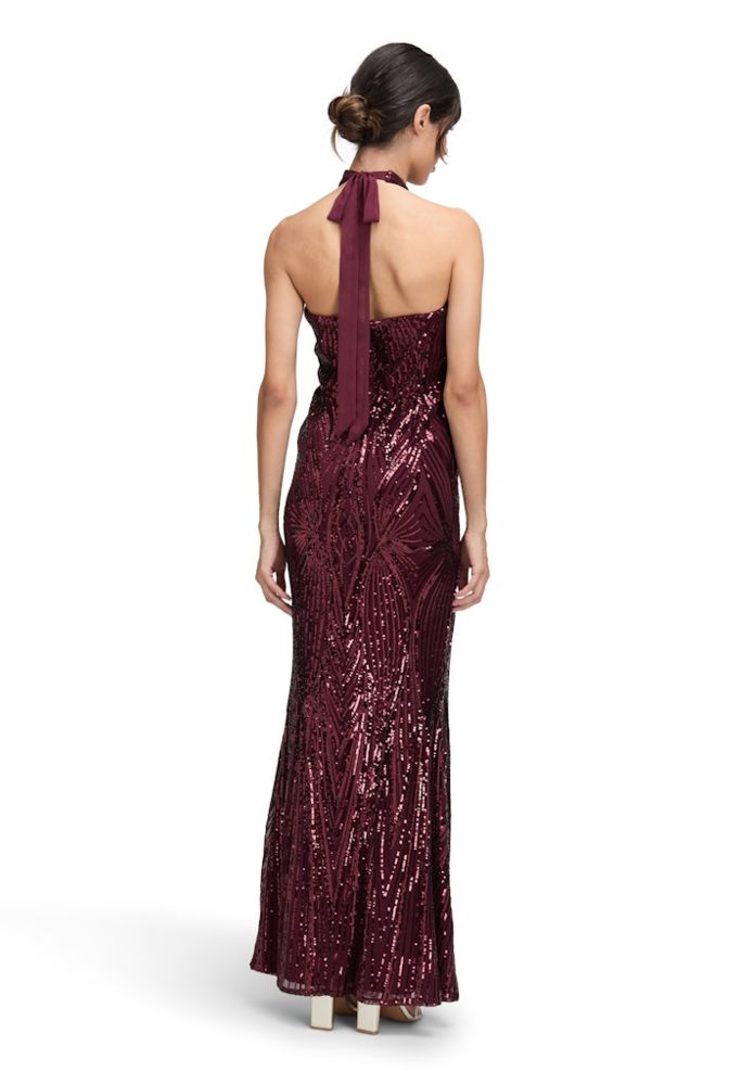 Langes Ballkleid in wild ruby