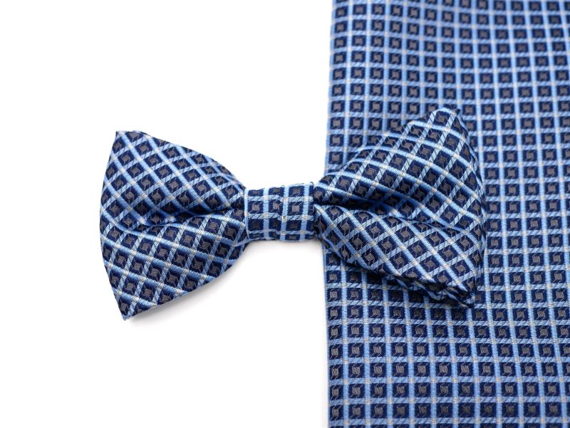 Schleife aus Seide mit Tuch in blau/bleu