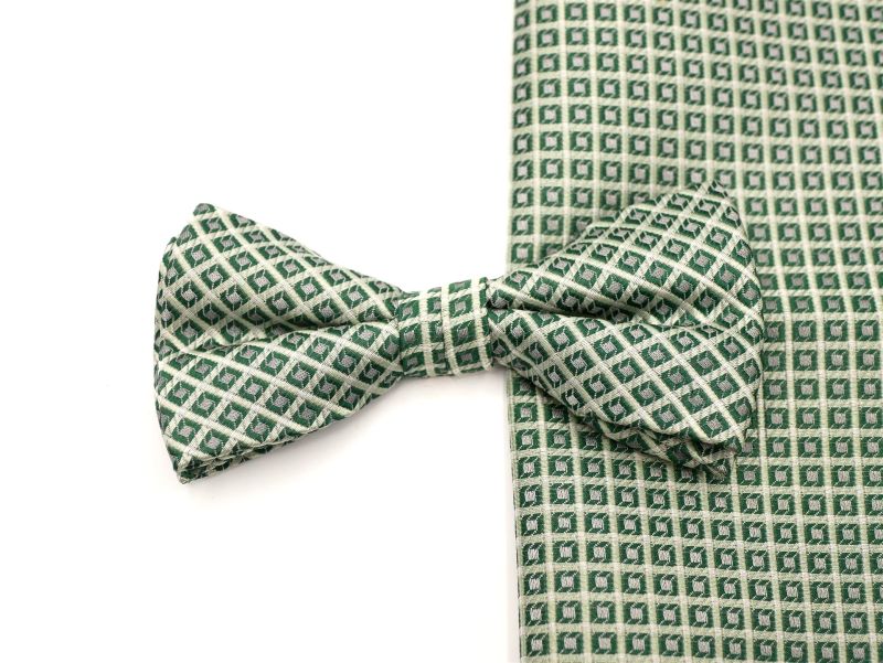 Schleife aus Seide mit Tuch in lindgrün/grün