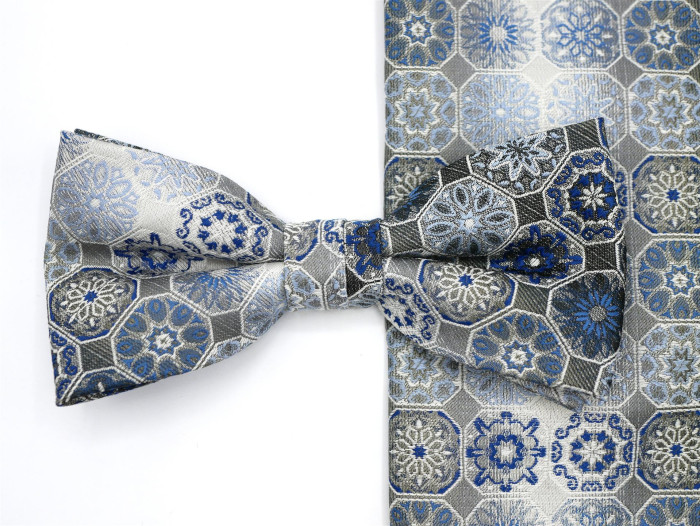 Schleife aus Seide mit Tuch in bleu/blau/ecrue