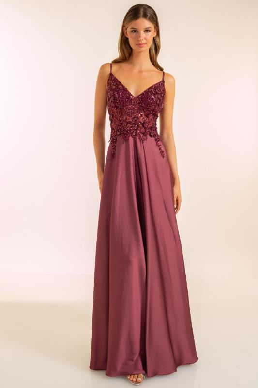 Langes Ballkleid in beere