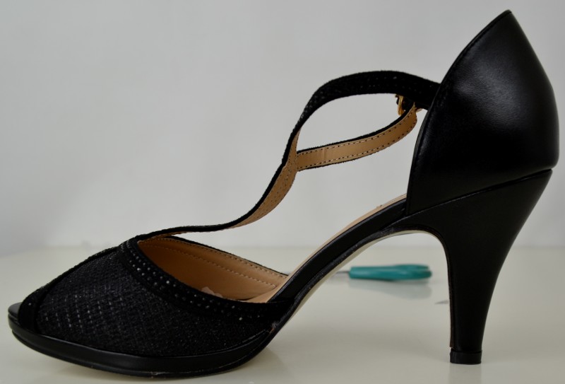 Pumps in schwarz mit glitzer Effekt