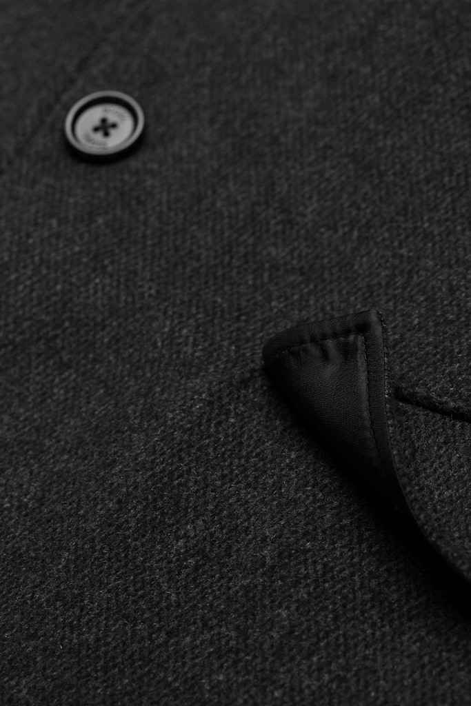 Woll -Kurzmantel in anthrazit mit Struktur und Westeneinsatz
