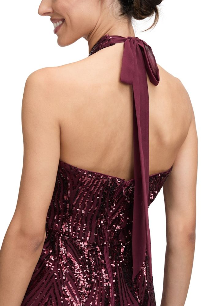 Langes Ballkleid in wild ruby
