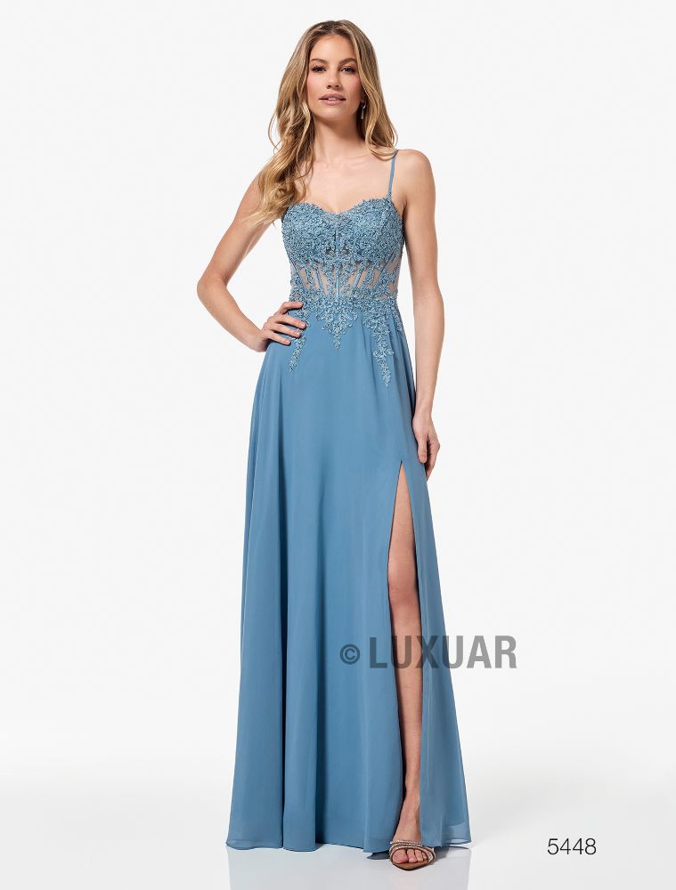 Langes Ballkleid in rauchblau hell