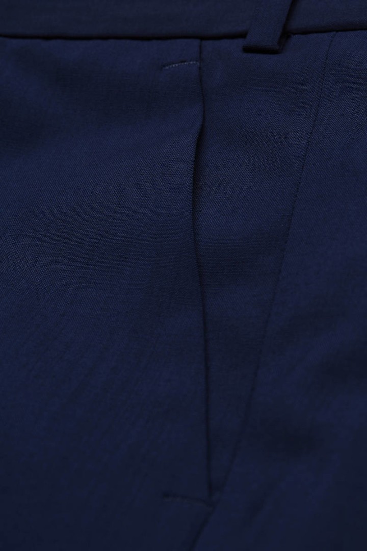 Anzughose in mittel blau mit feiner Struktur
