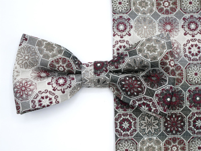 Schleife aus Seide mit Tuch in bordeaux/ecrue