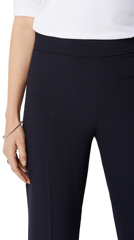 Schmal geschnittene Hose ohne Bund in marine blau