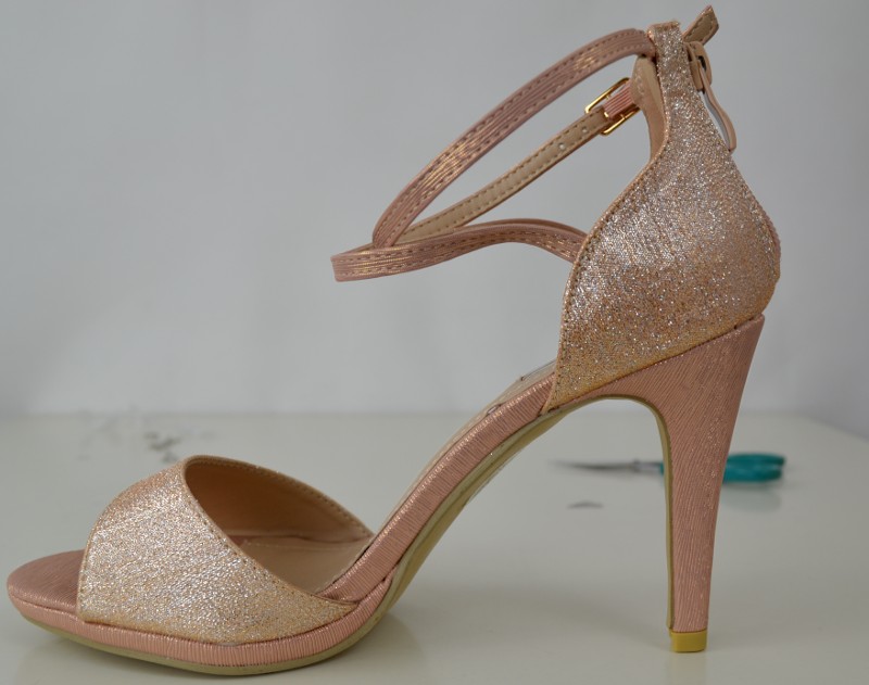 Pumps in champagner mit Glitzer Effekt