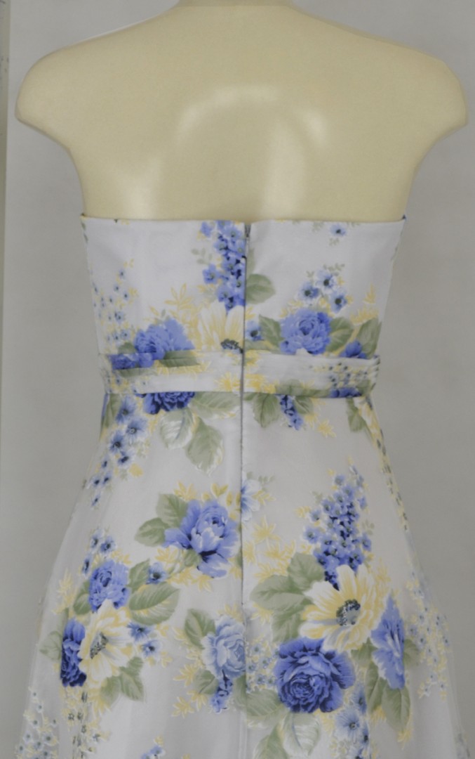 Langes Ballkleid in blue print-wild dove