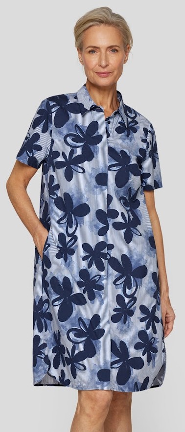 Sommerliches Kleid in blau mit floralem Druck