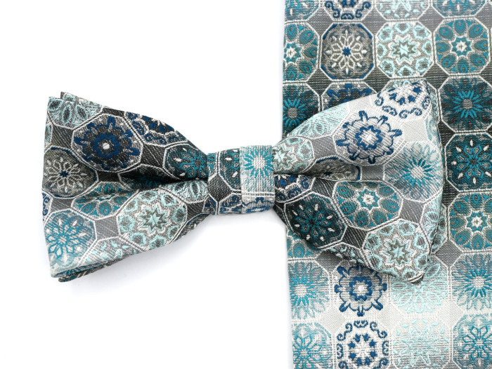 Schleife aus Seide mit Tuch in grün/bleu/ecrue