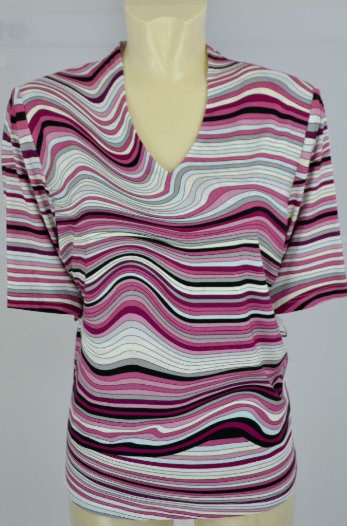 T-Shirt mit V-Ausschnitt in allover mit pink gemustert