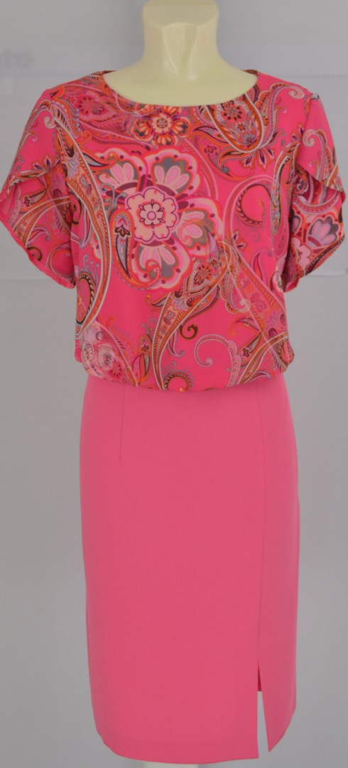 Mittellanges Kleid im Blouson Style in Multicolor mit Pink