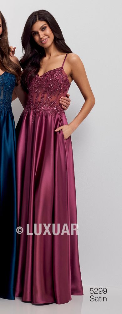Langes Ballkleid in rougerot