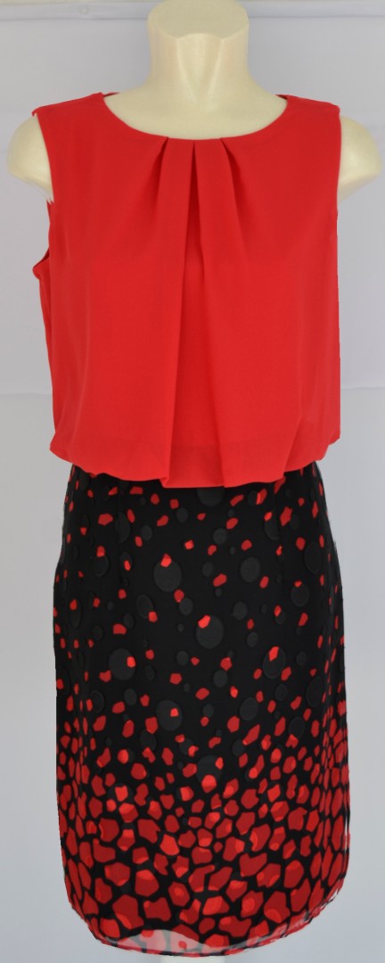 Mittellanges Kleid in rot