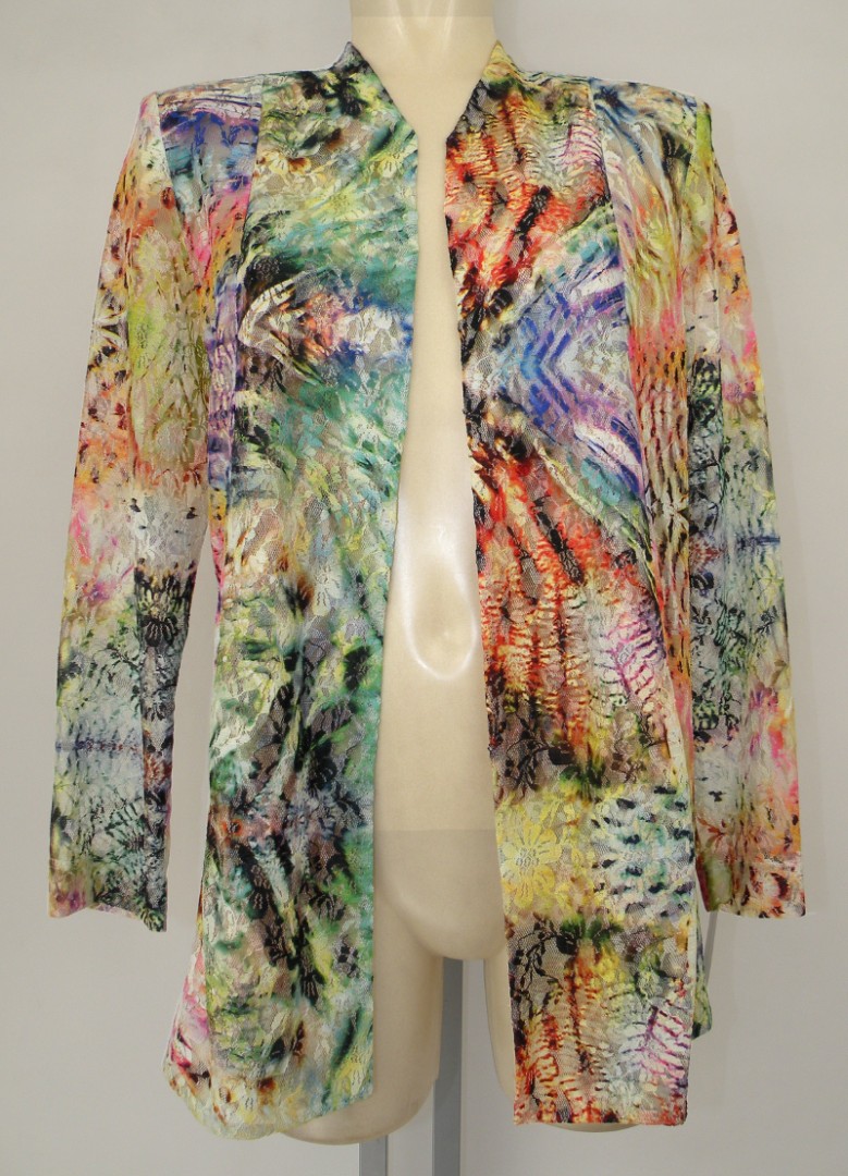 Leicht transparente Jacke mit feiner Spitze