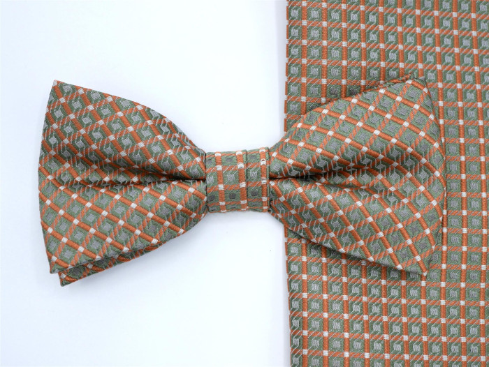 Schleife aus Seide mit Tuch in ocker/grau