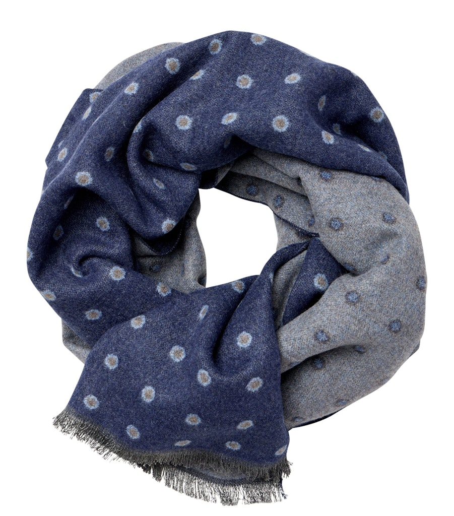 Schal in blau gemustert