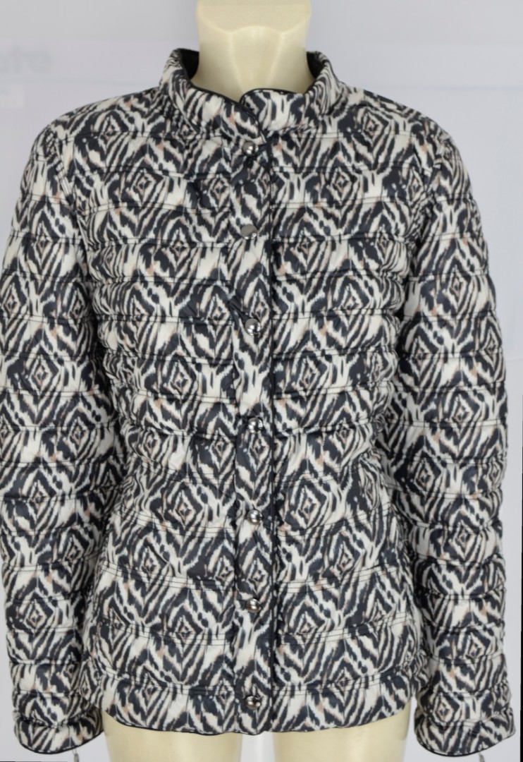 Leichte Wende Steppjackein schwarz-weiß