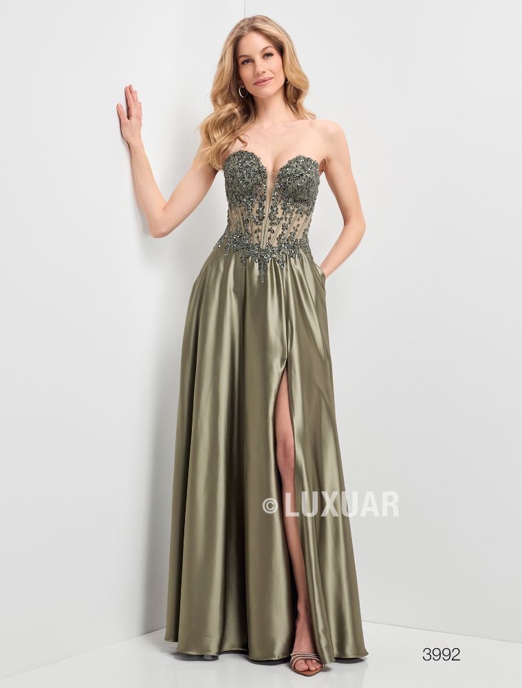 Langes Ballkleid in olivgrün