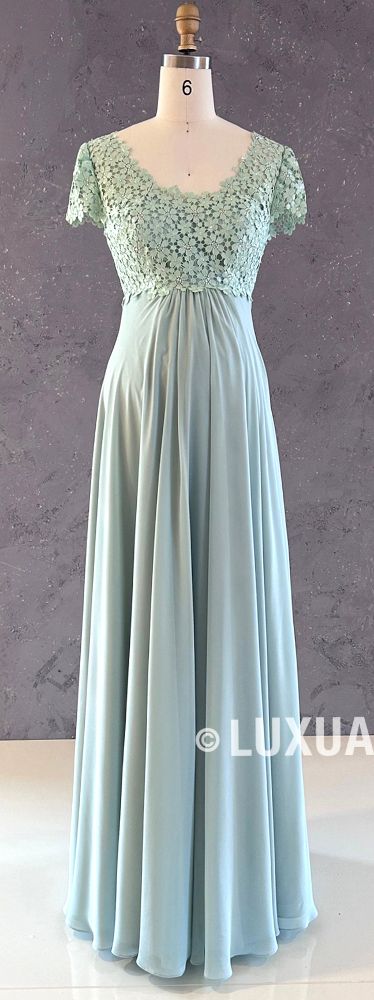 Langes Ballkleid in sage