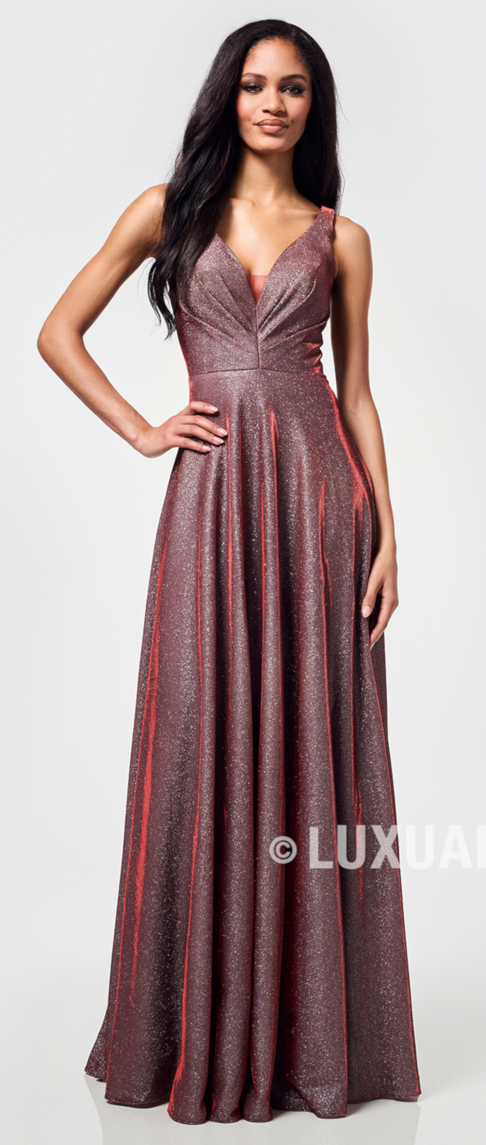 Langes Ballkleid in Bordeaux mit Glanz