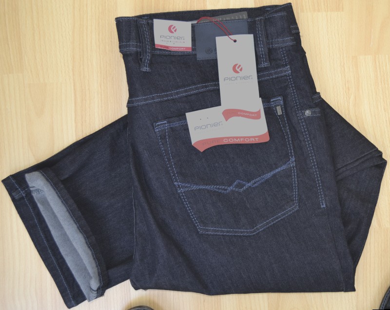 Bequeme Jeans in BLUE-BLACK