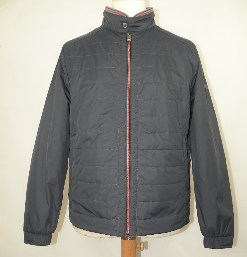 Leichte Outdoor Steppjacke in dunkel blau
