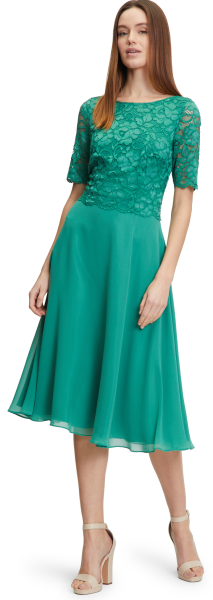 Mittellanges Kleid in silky green