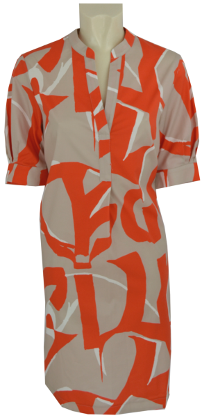 Sommerliches Kleid in orange-sand